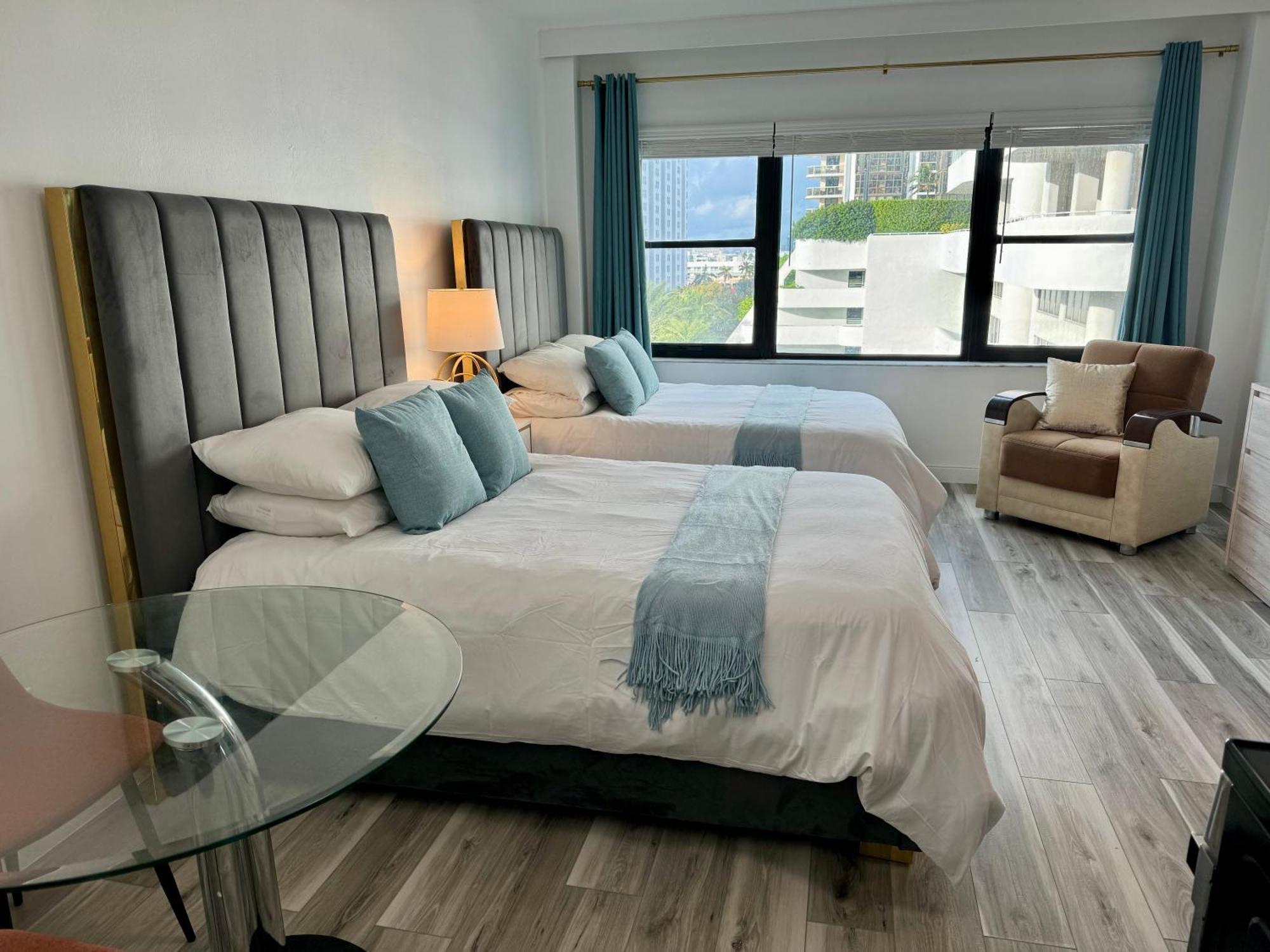 Directly On The Beach With Pool & Parking Miami Beach Exterior photo