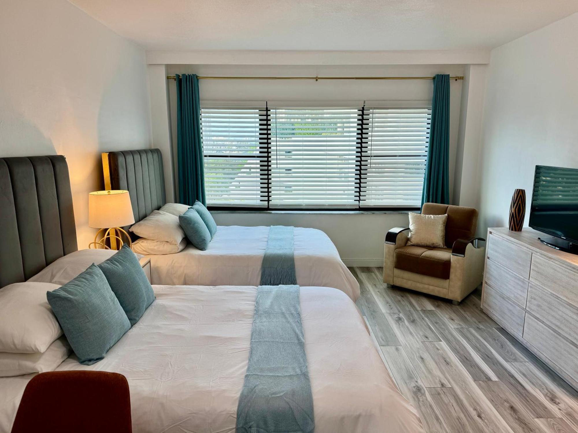 Directly On The Beach With Pool & Parking Miami Beach Exterior photo