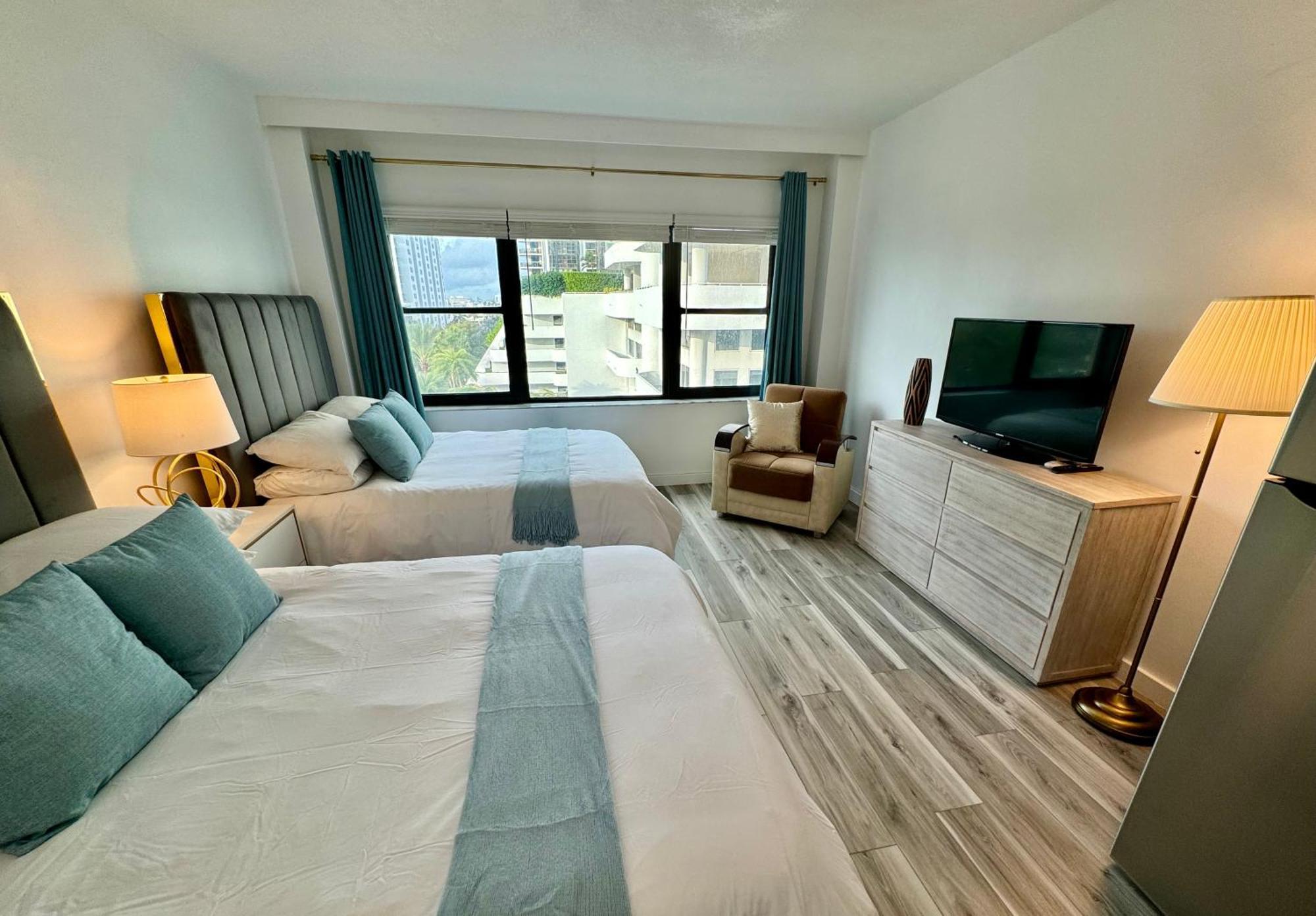Directly On The Beach With Pool & Parking Miami Beach Exterior photo