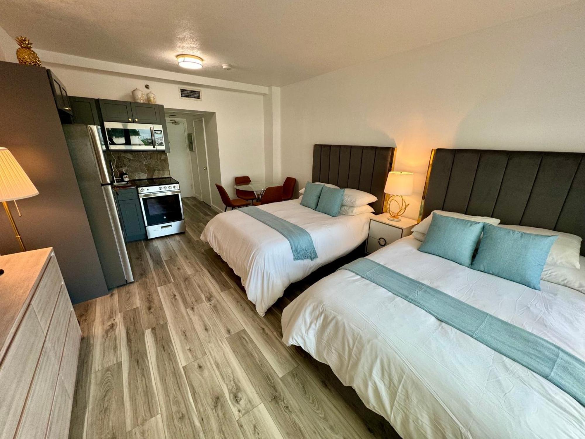 Directly On The Beach With Pool & Parking Miami Beach Exterior photo