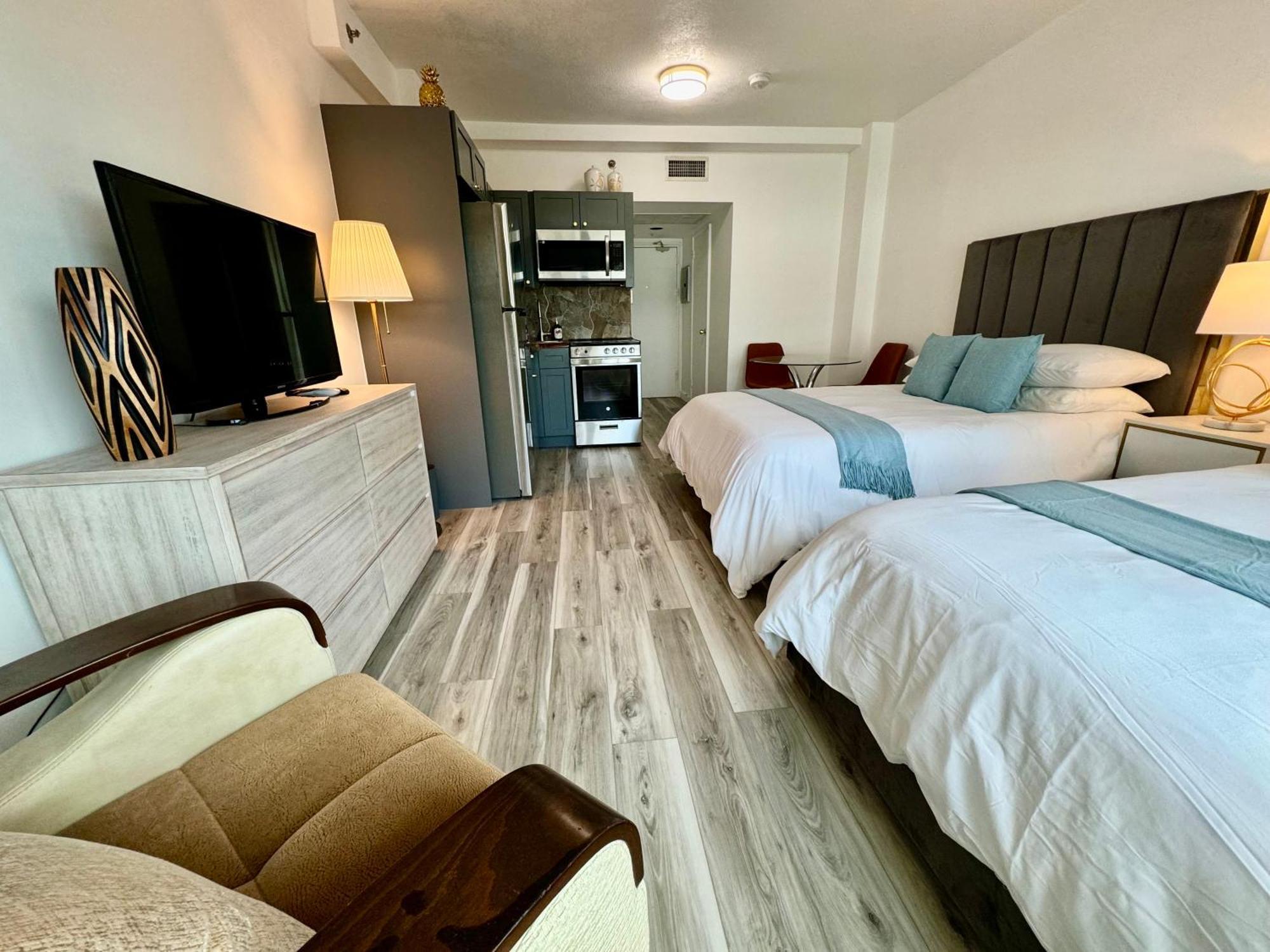 Directly On The Beach With Pool & Parking Miami Beach Exterior photo