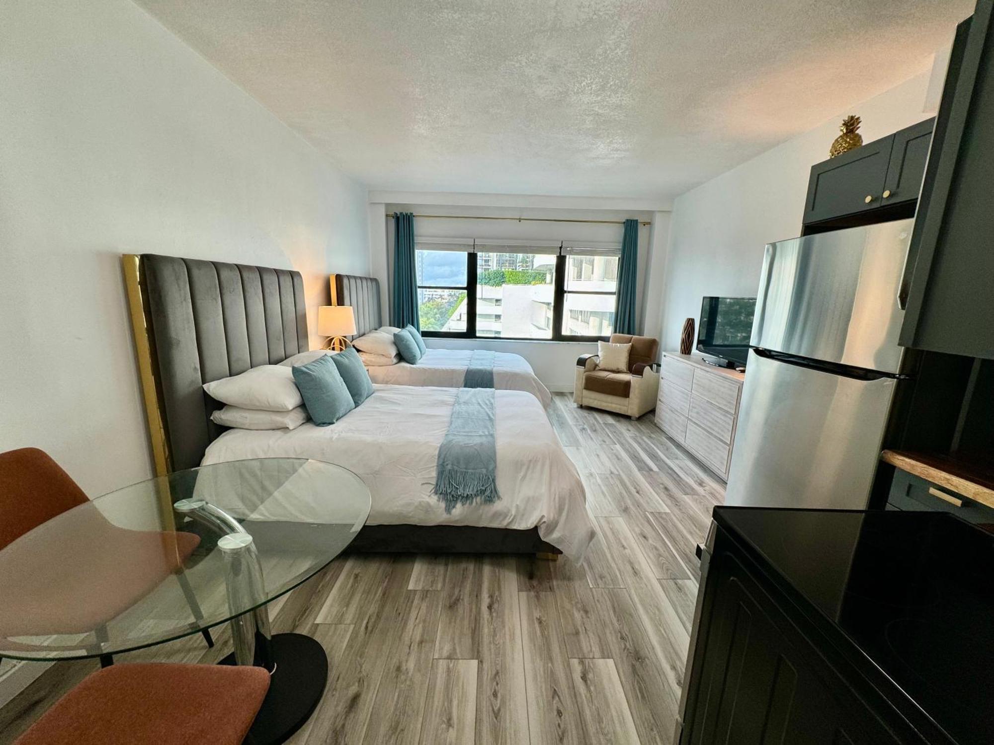 Directly On The Beach With Pool & Parking Miami Beach Exterior photo