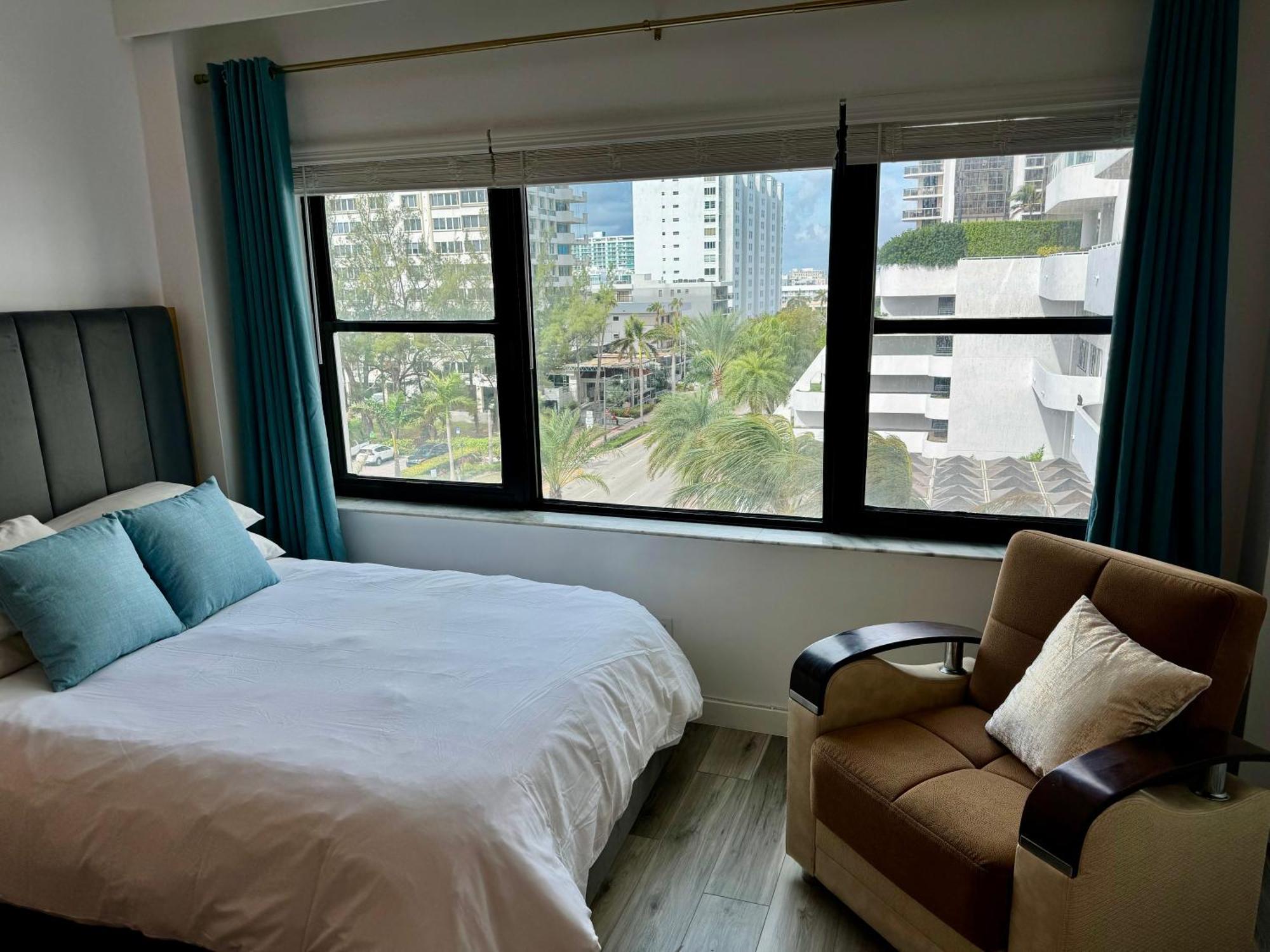 Directly On The Beach With Pool & Parking Miami Beach Exterior photo