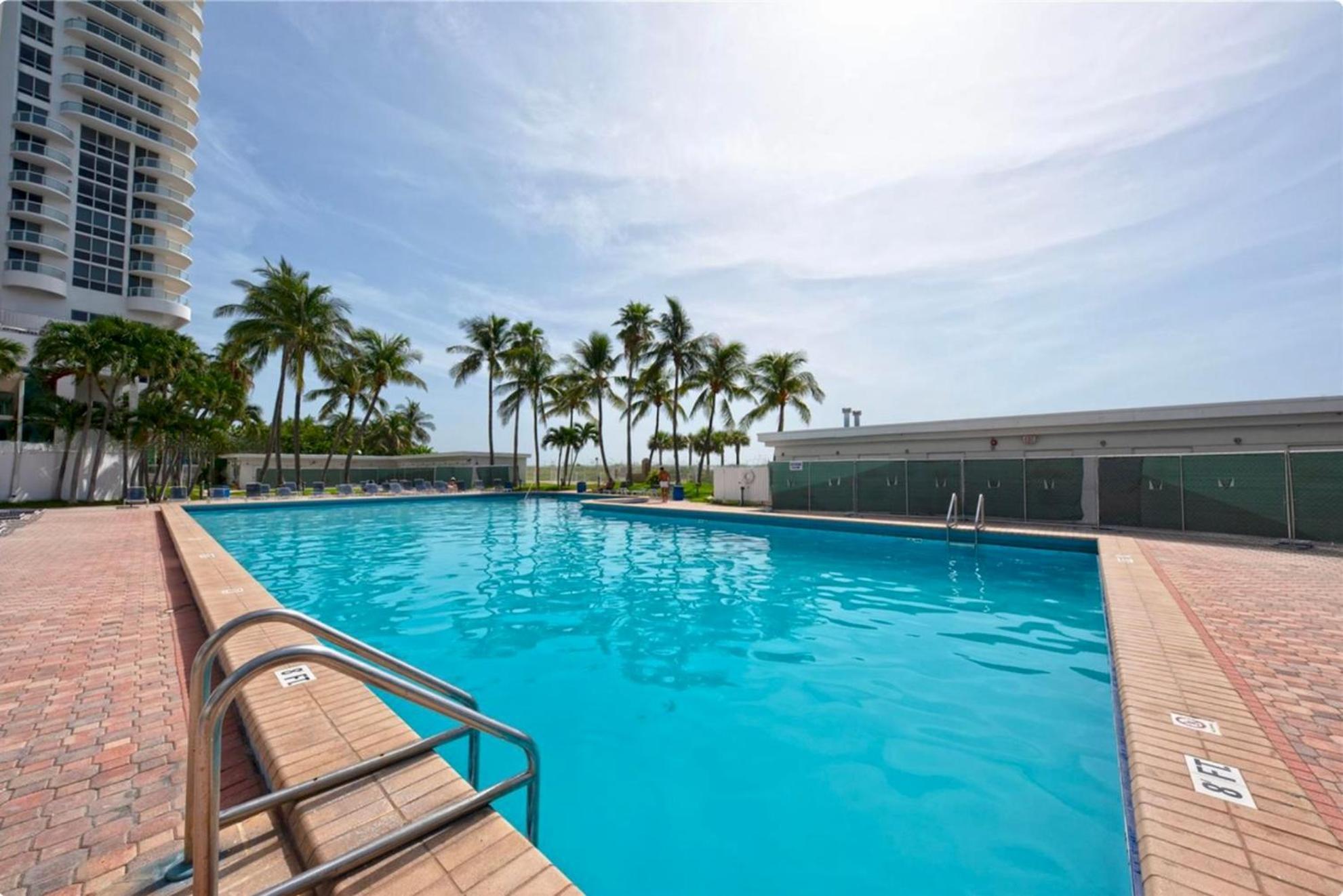 Directly On The Beach With Pool & Parking Apartment Miami Beach Exterior photo